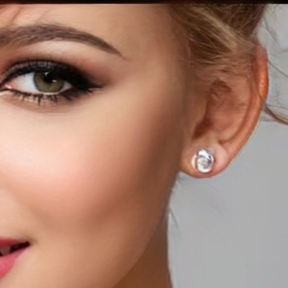 Small Rhodiom Plated Silver Earrings With Crystal. - Picture 3 of 3